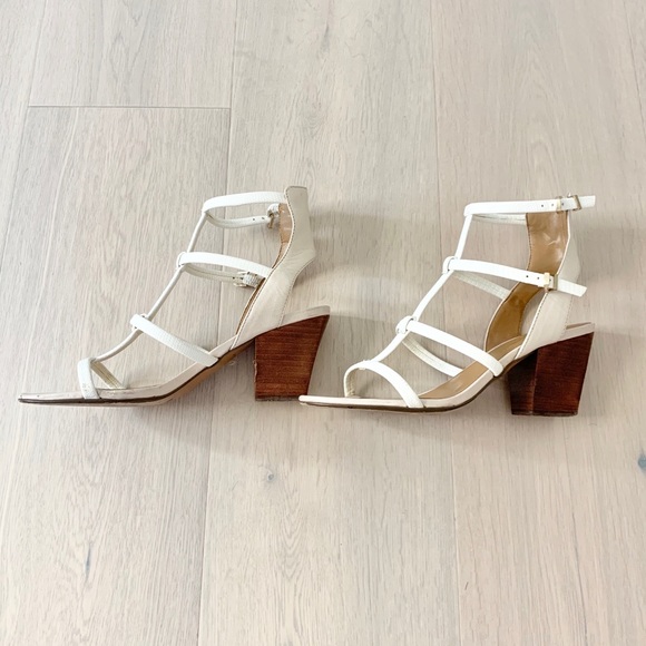Low heel white/cream sandals - Picture 2 of 9